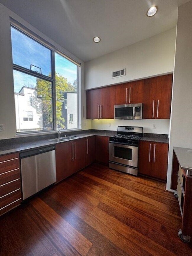 Building Photo - 42 Iron Horse Ln