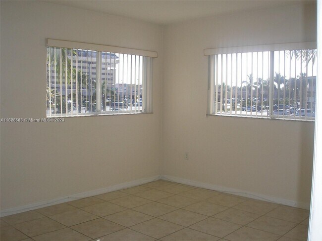 Building Photo - 7725 N Kendall Dr