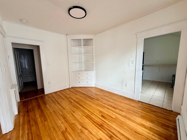 Building Photo - 28 Brook St