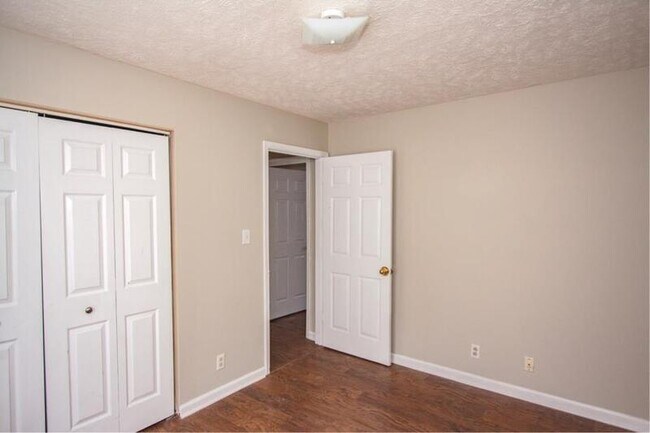 Building Photo - 670 Artic Ave