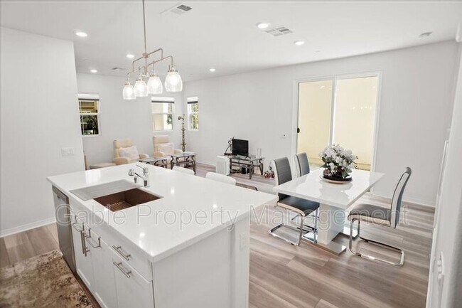 Building Photo - 17039 Titus Ln
