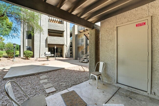 Building Photo - Stunning 2-bedroom, 2-bathroom home in the...
