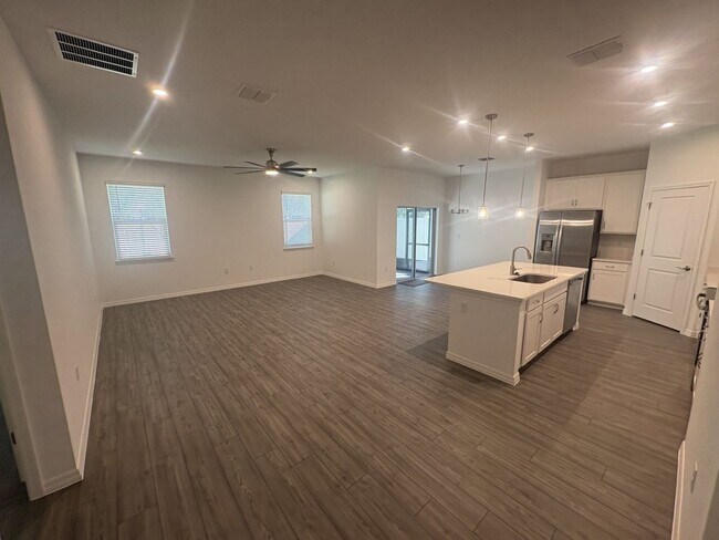 Building Photo - New construction!!