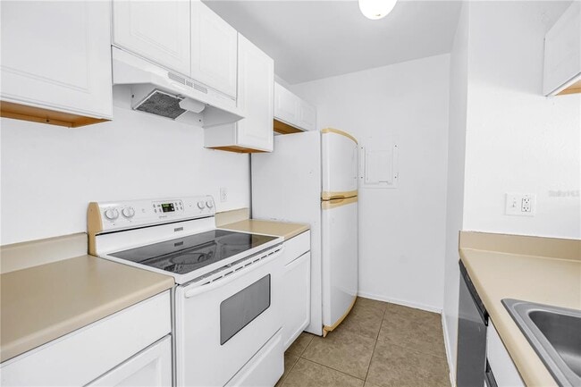 Building Photo - 1400 Gandy Blvd N