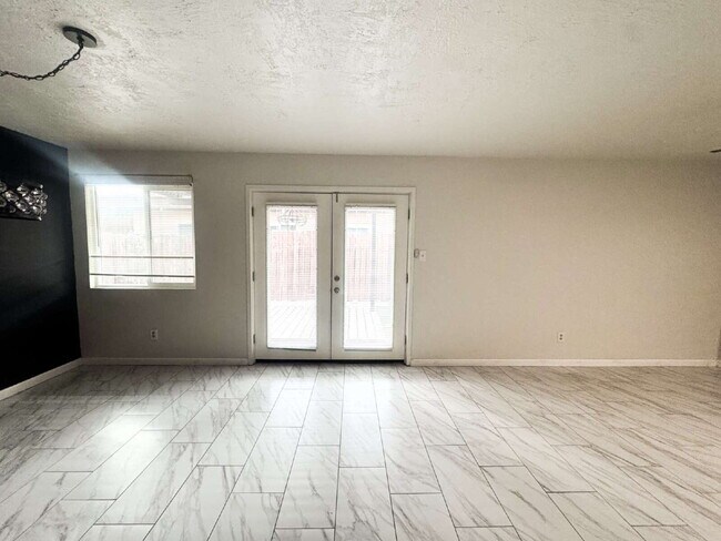 Building Photo - "Pool Home in the Center of Yuma!"