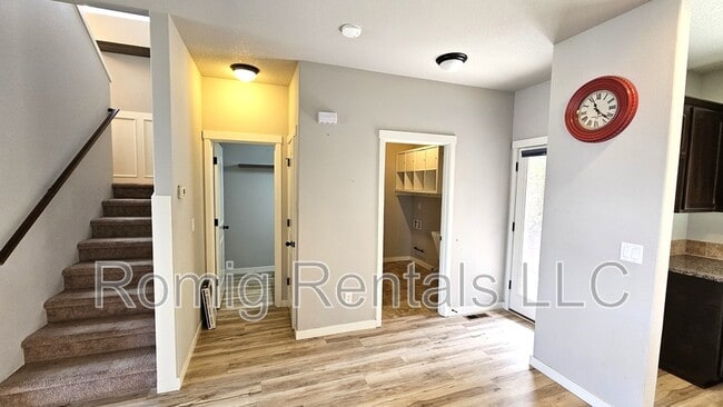 Building Photo - 1405 NE 71st Dr