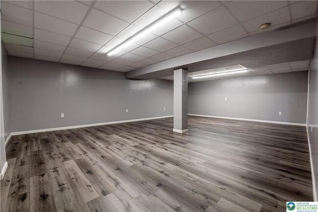 Building Photo - 337 E Kleinhans St