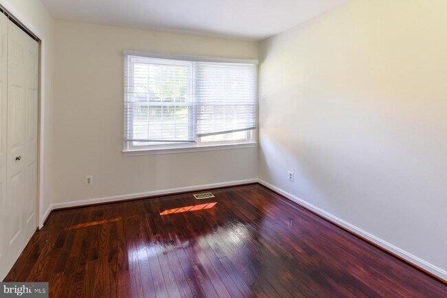 Building Photo - 1345 Carpers Farm Way