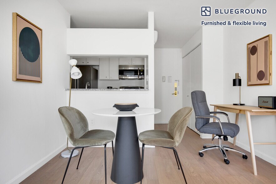 Building Photo - 1 Union Square South