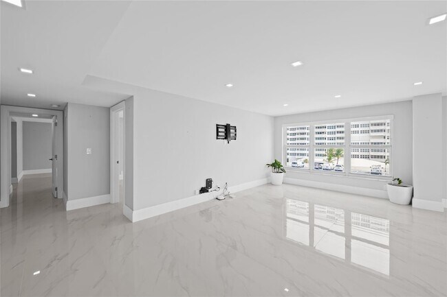 Building Photo - 3900 Galt Ocean Dr