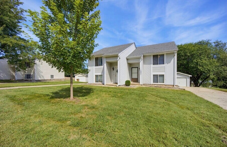Building Photo - 1003 Lyndale Dr