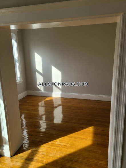 Primary Photo - 12 Farrington Ave