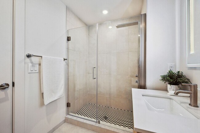 Building Photo - NEW One Bedroom in Brewerytown w/ Roofdeck & Gym!