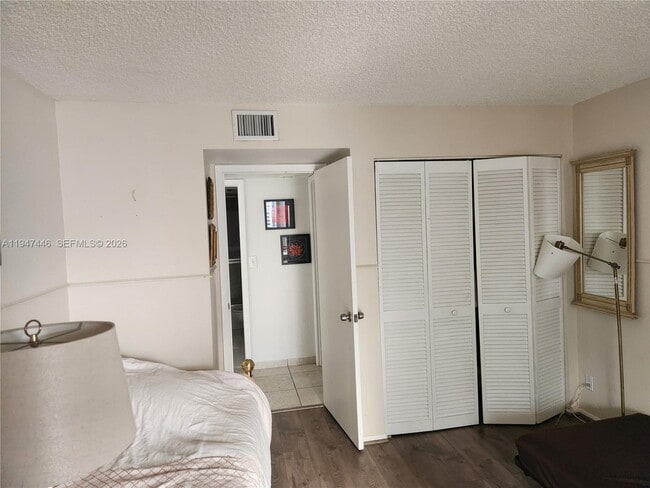 Building Photo - 1925 Brickell Ave