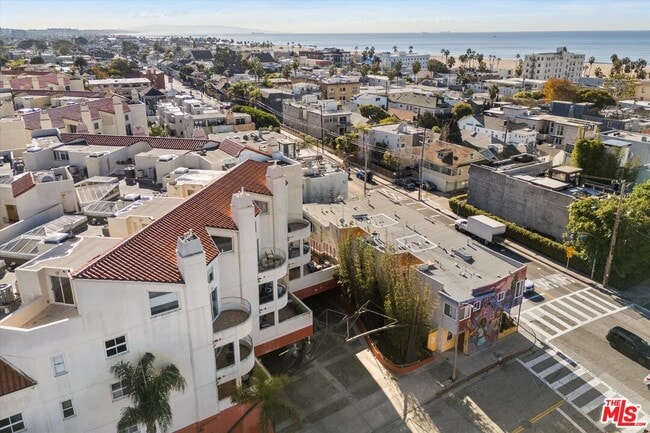 Building Photo - 235 Main St