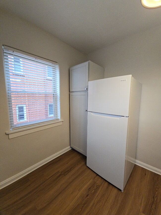 Building Photo - 4379 Ridgeview Ave