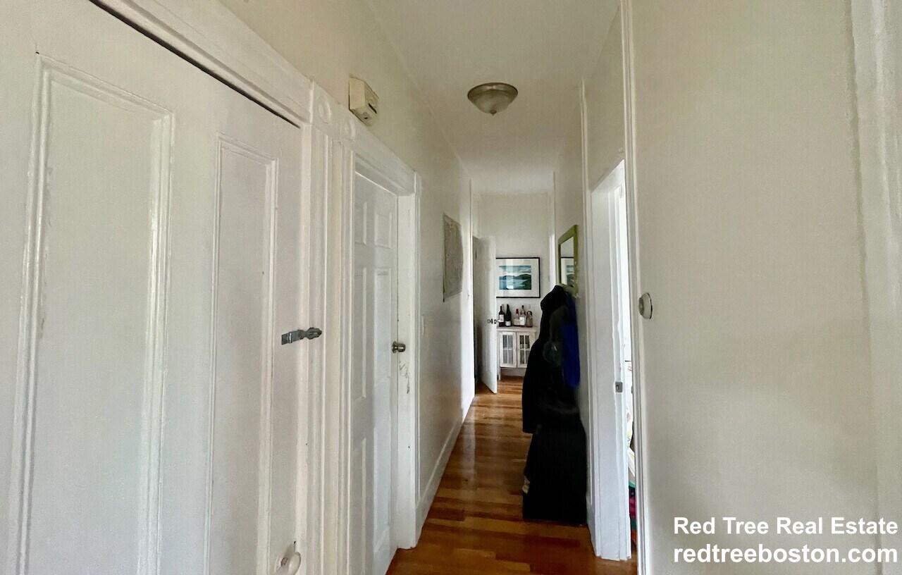 Building Photo - 10 Houghton St