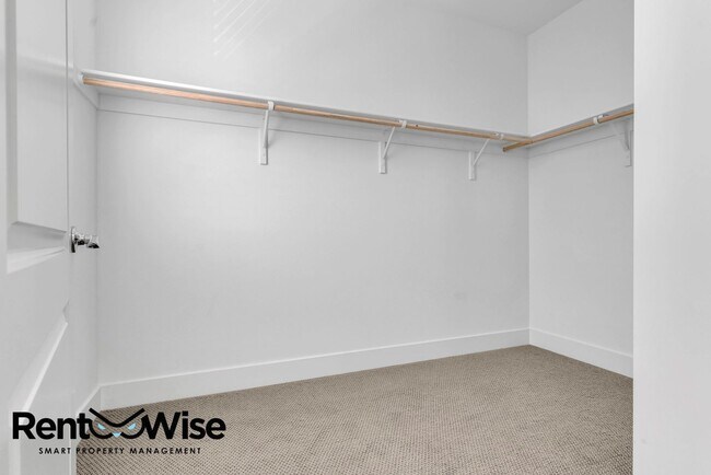 Building Photo - 2835 5th St