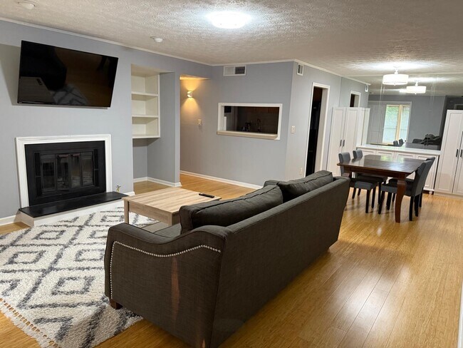 Building Photo - 202 Dunbar Dr