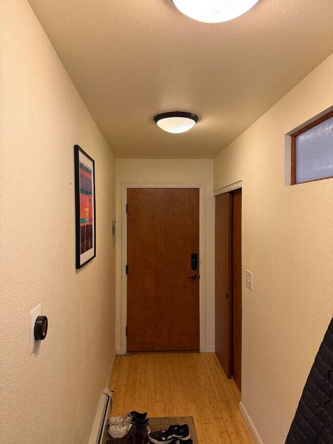 Building Photo - July Availability! Wonderful 1 Bed Condo i...