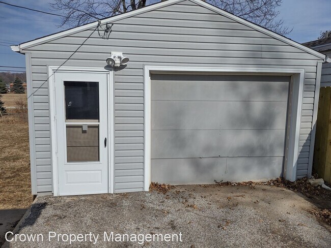 Building Photo - 3 br, 1 bath House - 8902 Westridge Dr