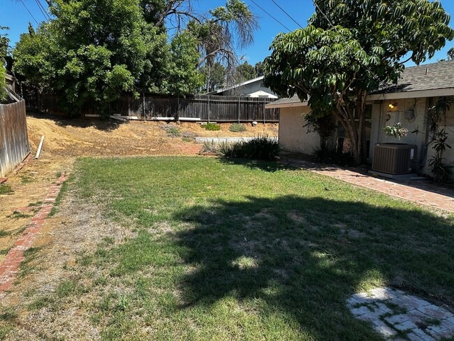 Building Photo - Riverside Home For Rent- 3 bedrooms!