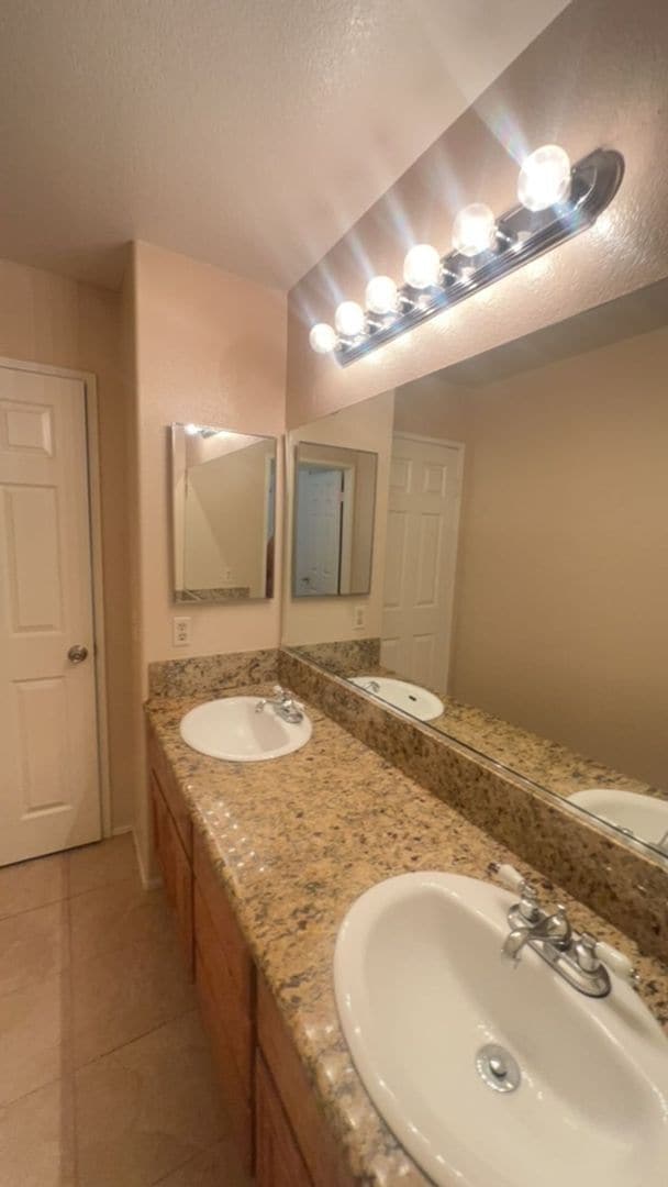 Building Photo - Stunning Moreno Valley Home!