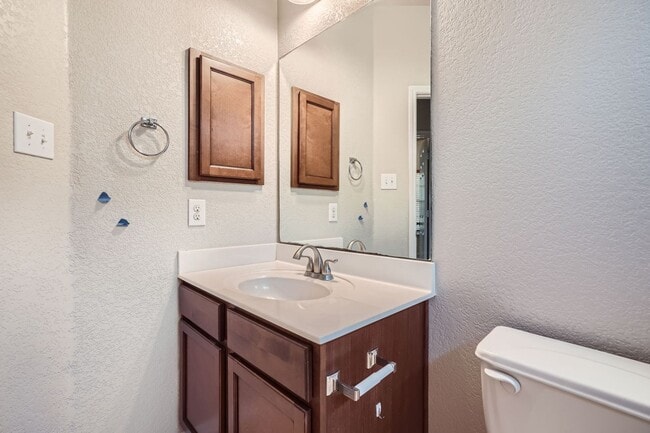 Building Photo - Beautiful home in gated community!!