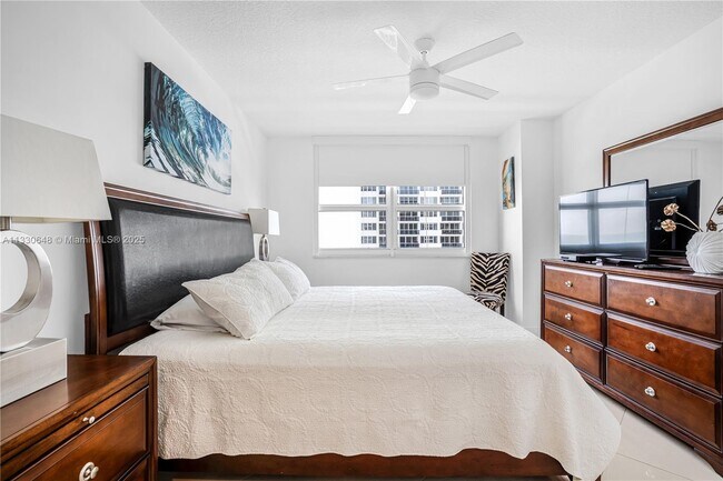 Building Photo - 2080 S Ocean Dr