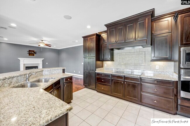 Building Photo - 120 Pinehurst Ct
