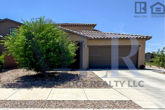 Building Photo - 4Bed/4Bath w/2 Car Gar-Tucson! $199 MOVE-I...
