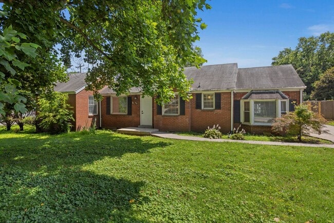 Primary Photo - 1001 Horseshoe Dr