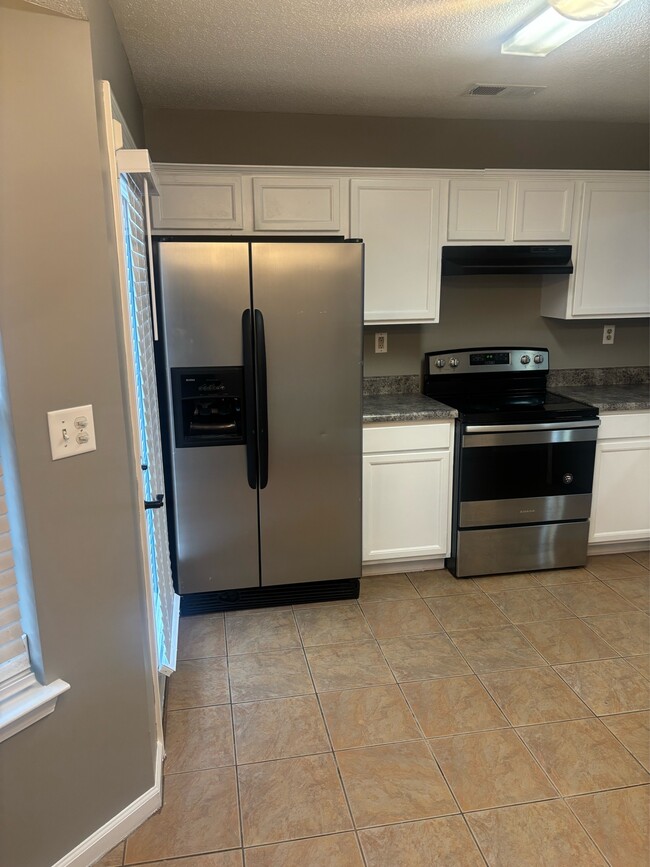 Building Photo - 1117 E Cortona Cir