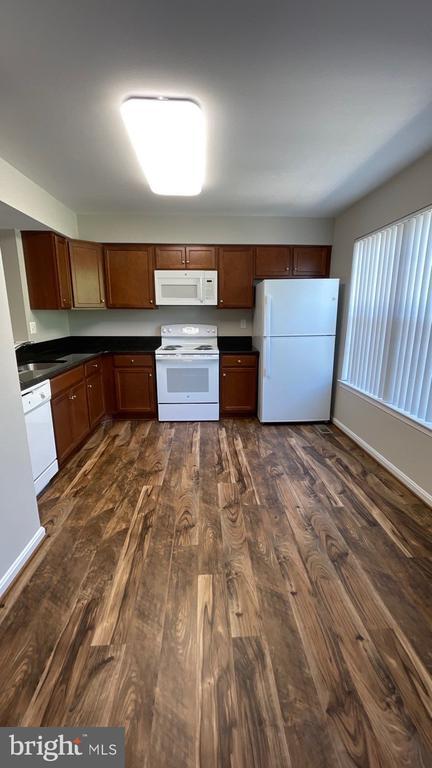 Building Photo - 10364 College Square