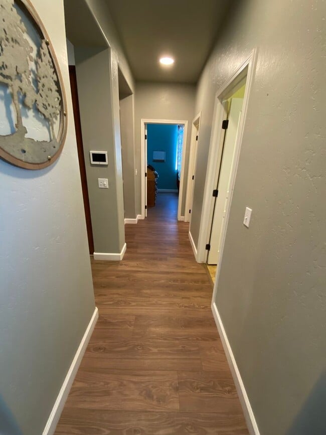 Building Photo - Big beautiful Home for rent in Visalia, Ca