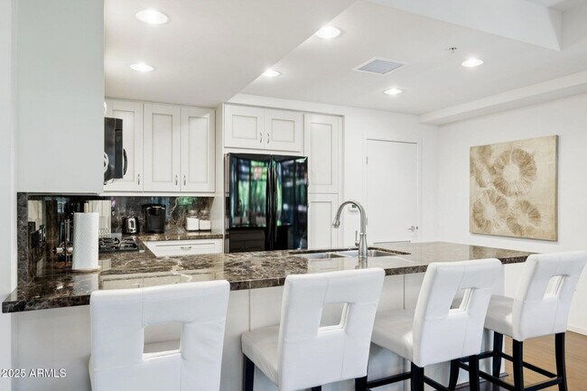 Building Photo - 7151 E Rancho Vista Dr