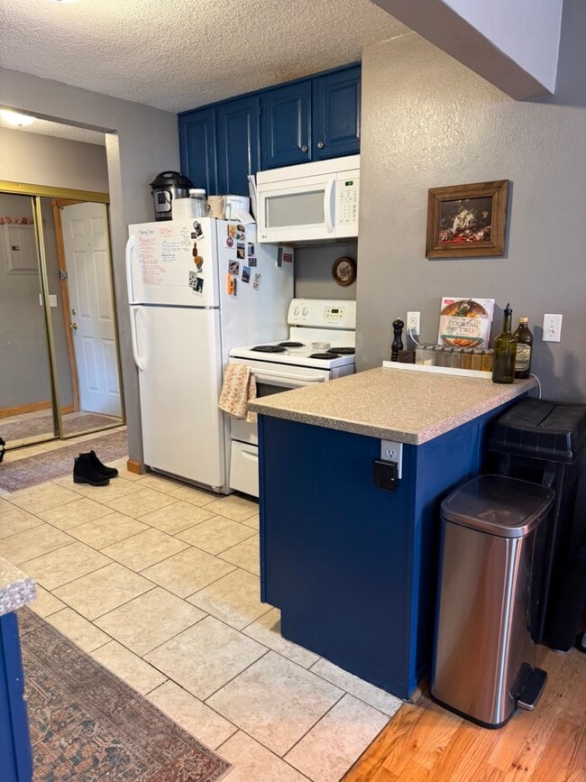 Building Photo - 391 Grand Ave