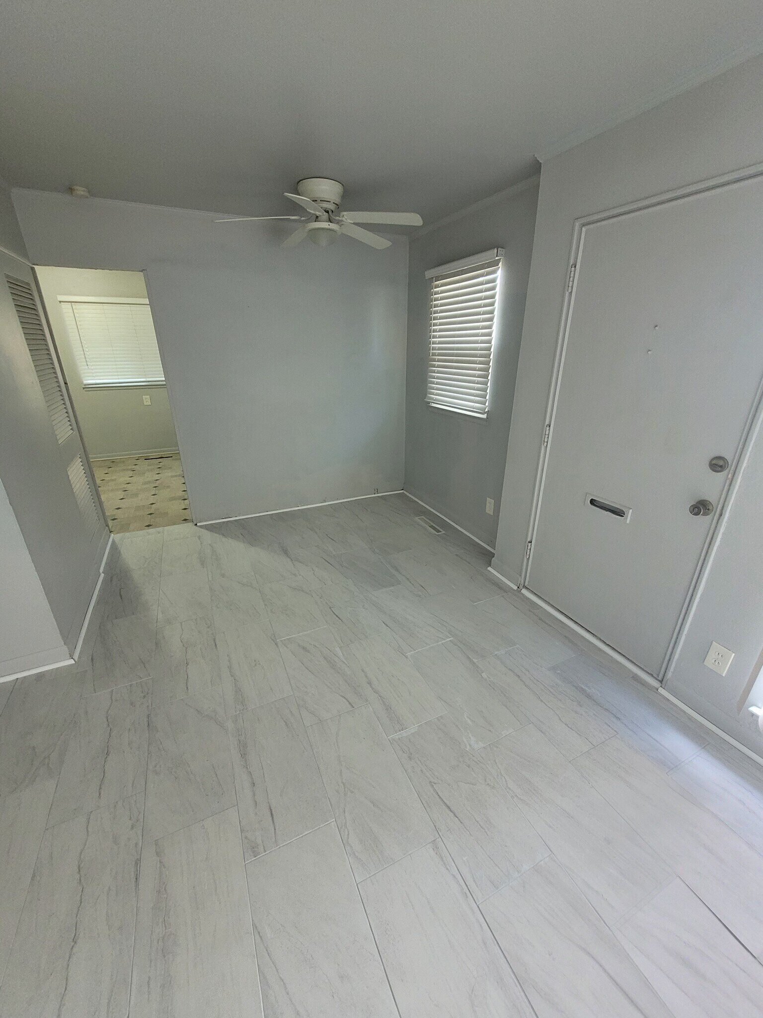 Building Photo - 10631 Saratoga st