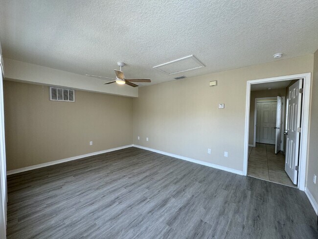 Building Photo - 1-Bedroom Apartment in Davenport