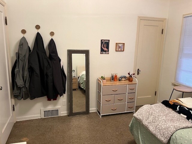 Building Photo - 965 NE C St