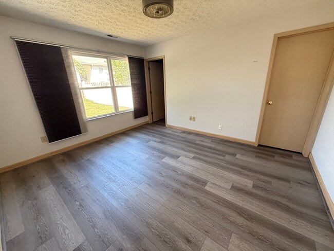 Building Photo - 3 Bed, 2 Bath Home in Pickerington Schools!