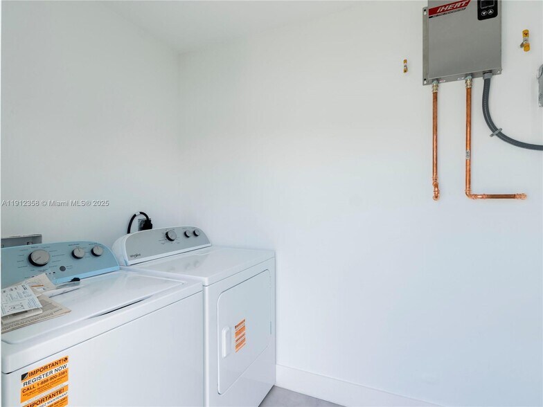 Building Photo - 1181 NE 202nd St