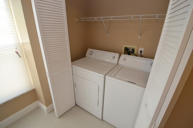 Building Photo - Winter Springs Townhome ~ 2 Beds 2.5 Baths...