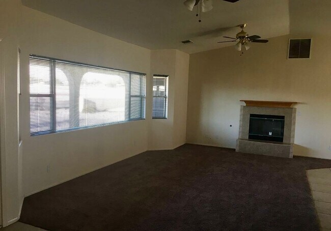Building Photo - **Move In Special $200 Off 1st Month's Ren...