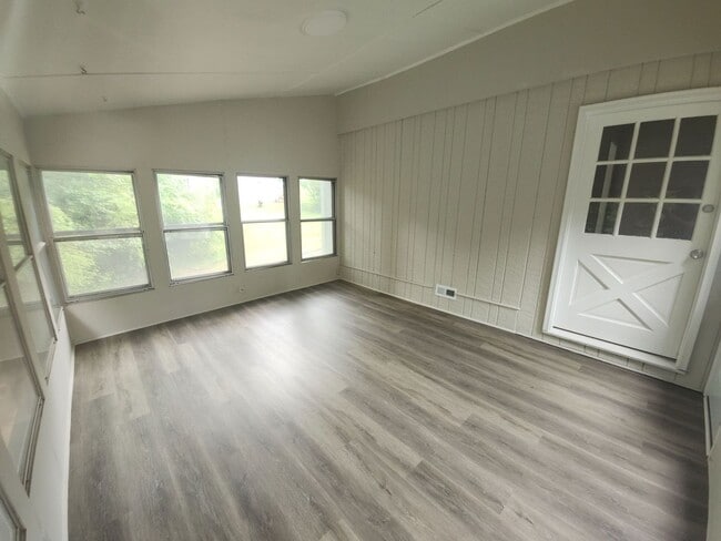 Building Photo - Spacious 5-Bedroom Home in Stone Mountain!