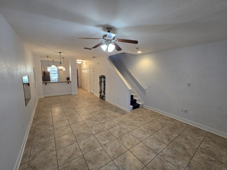 Building Photo - 2508 SW 35th Pl