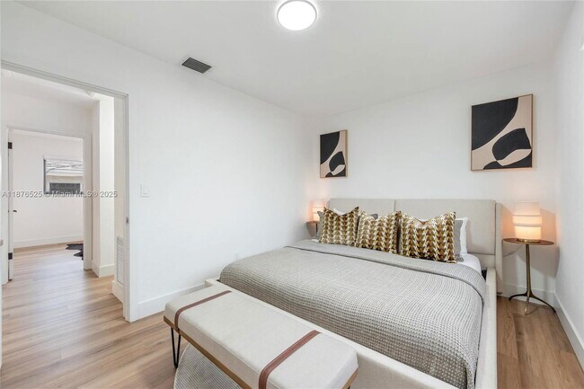 Building Photo - 1201 N 16th Ave