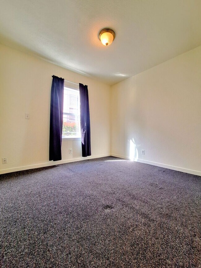 Building Photo - N11T88-90