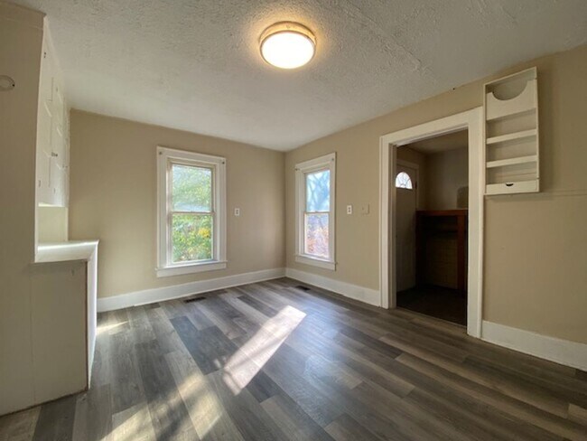 Building Photo - 1725/1727 W High St.