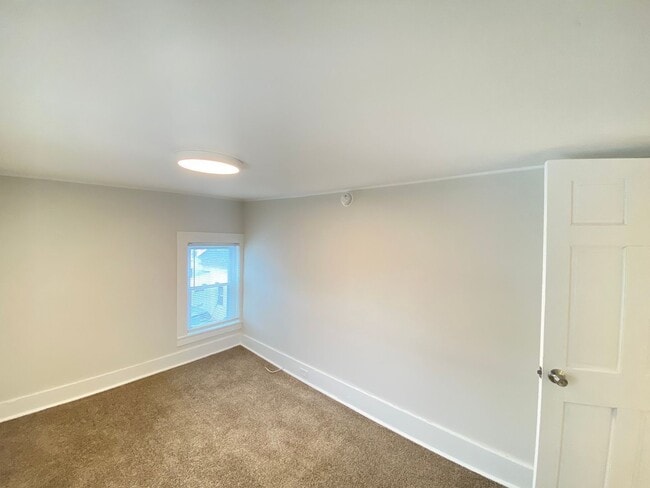 Building Photo - 8 Parkinson Ct